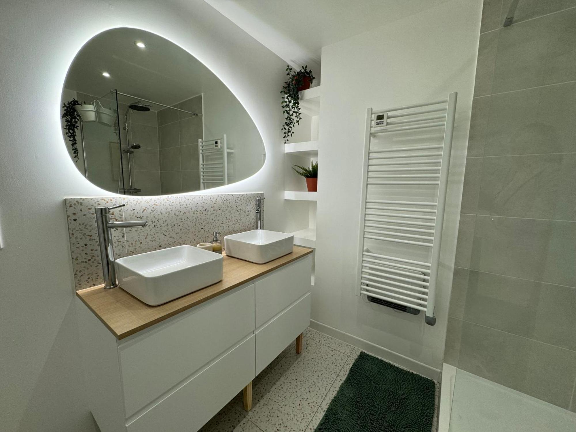 Appartement Le Rive Droite - Gare Centre - Wifi - Terrasse - Face Remparts à Avignon Extérieur photo